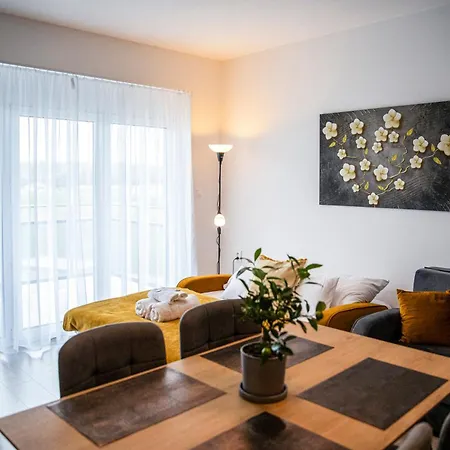 Kinga Apartment *